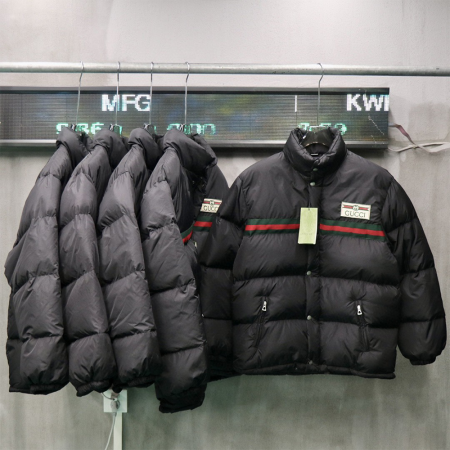 구찌 로고패치 테크니컬 방수 오버핏 패딩 블랙