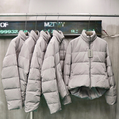 발렌시아가 스몰로고 C컬 패딩 그레이