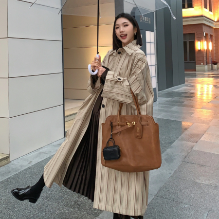 미우미우 아방뛰르 나파 가죽 백 라이트 브라운