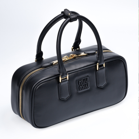 미우미우 블랙 미디엄 나파 가죽 가방