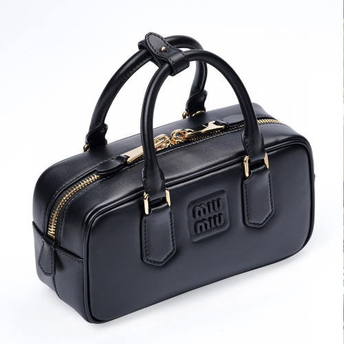 미우미우 블랙 스몰 나파 가죽 가방