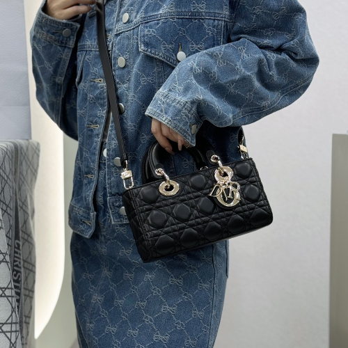 디올 Lady D-Joy 스몰 백 블랙 까나쥬 양가죽