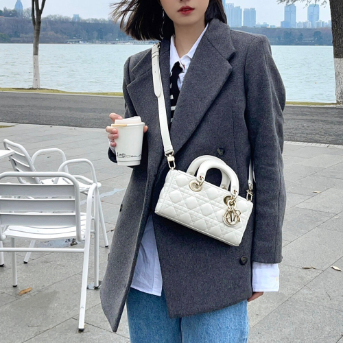 디올 Lady D-Joy 스몰 백 화이트 까나쥬 양가죽