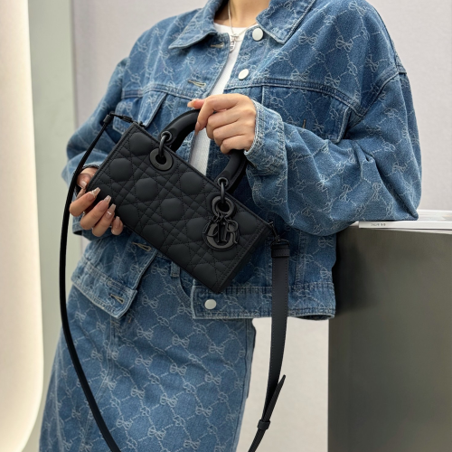 디올 Lady D-Joy 스몰 백 매트블랙 까나쥬 양가죽