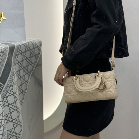 디올 Lady D-Joy 스몰 백 베이지 까나쥬 양가죽