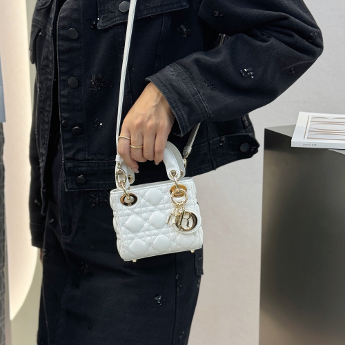 디올 레이디 마이크로 백 파우더 블루