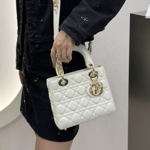 디올 레이디 디올 스몰 백 화이트 금장
