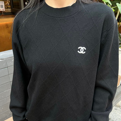 샤넬 25SS 자수 로고 다이아 울 니트 블랙