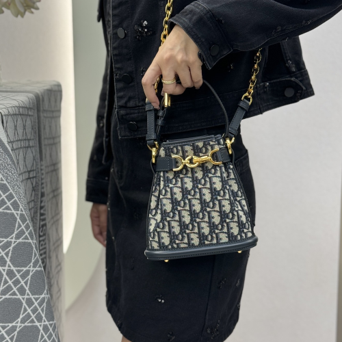 디올 쎄디올 버킷백 스몰 M2272