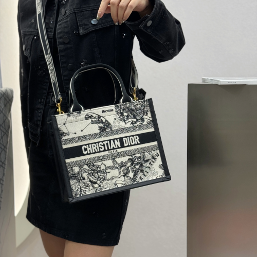 디올 스몰 북 토트백 조디악 자수 라떼 블랙