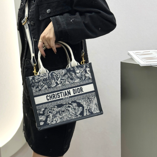 디올 스몰 북 토트백 트왈 드 주이 리버스 자수