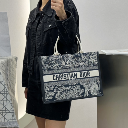 디올 미디엄 북 토트백 트왈 드 주이 리버스 자수