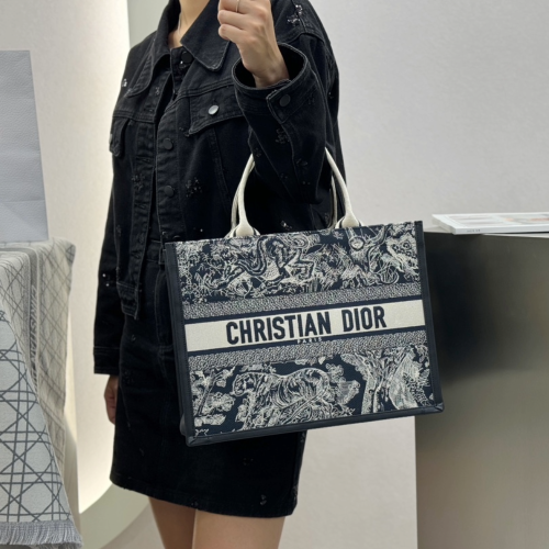 디올 미디엄 북 토트백 트왈 드 주이 리버스 자수