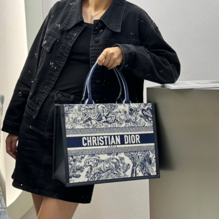 디올 미디엄 북 토트백 트왈 드 주이 소바쥬 자수 화이트 네이비 블루