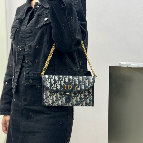 디올 바비 이스트웨스트 체인 파우치 블루 디올 오블리크 자카드