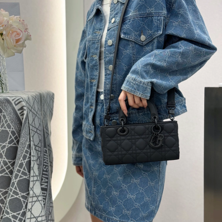 디올 스몰 레이디 디조이 백 울트라 매트 블랙