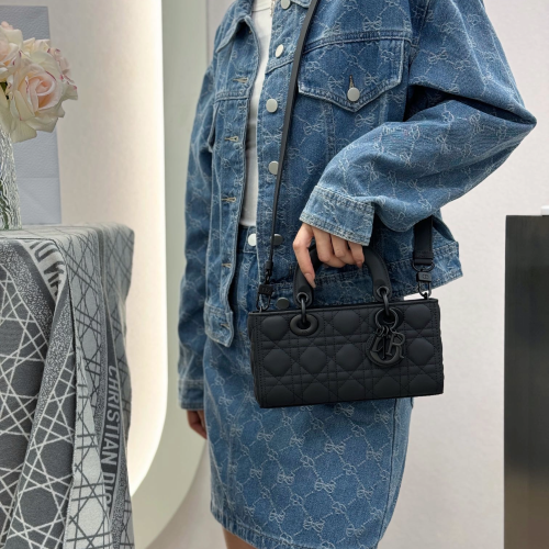 디올 스몰 레이디 디조이 백 울트라 매트 블랙