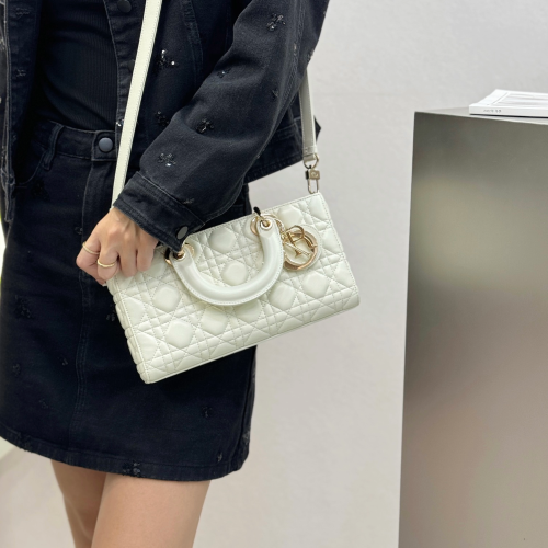 디올 미디엄 레이디 디조이 백 라떼