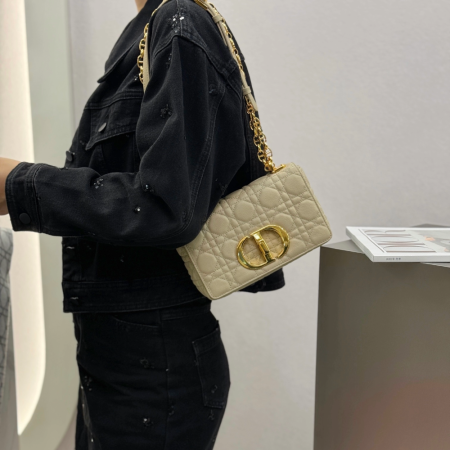 디올 스몰 카로백 서플 까나쥬 베이지