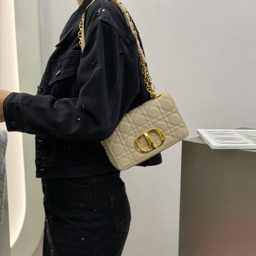 디올 스몰 카로백 서플 까나쥬 베이지