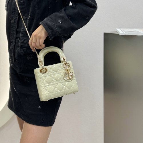 디올 미니 레이디백 페이턴트 까나쥬 라떼