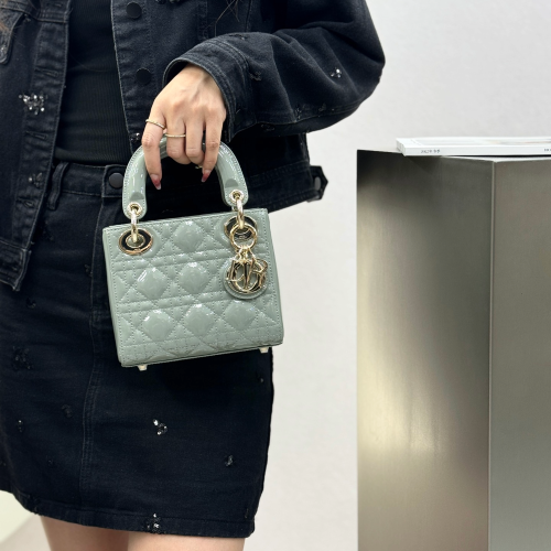 디올 미니 레이디백 페이턴트 까나쥬 그레이