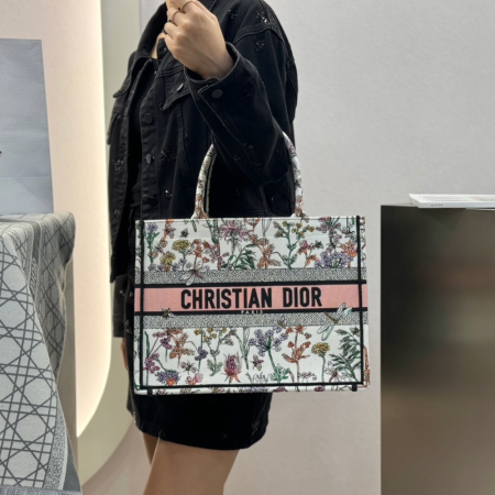 디올 미디엄 북 토트백 허바륨 자수 화이트 멀티컬러