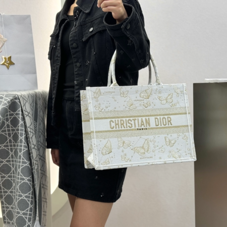 디올 미디엄 북 토트백 버터플라이 조디악 자수 골드 톤 화이트