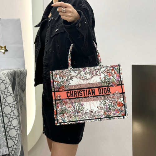 디올 미디엄 북 토트백 M1296ZEBR_M20E