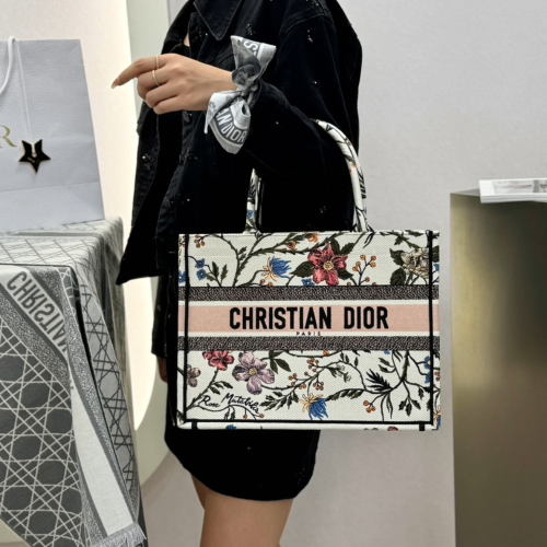 디올 미디엄 북 토트백 마이크로 플라워 자수 화이트 M1296ZRFS