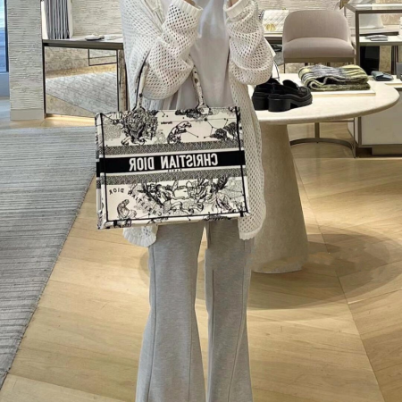 디올 미디엄 북 토트백 Toile de Jouy Zodiac 자수 라떼 블랙