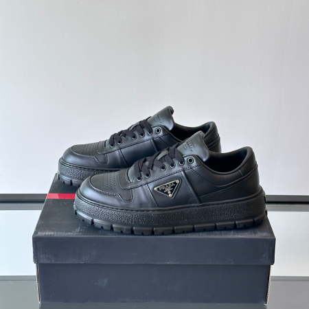 프라다 패딩 나파 레더 레이스업 스니커즈 블랙