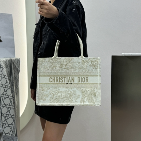 디올 미디엄 북 토트백 Toile de Jouy Reverse 자수 옐로우 라떼