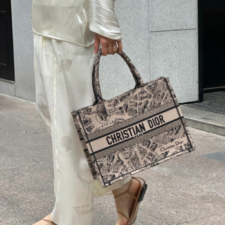 디올 미디엄 북 토트백 베이지 블랙 플랜 드 파리 자수