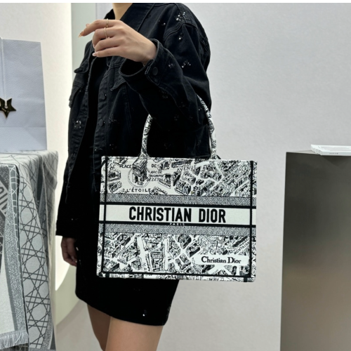 디올 미디엄 북 토트백 화이트 블랙 플랜 드 파리 자수