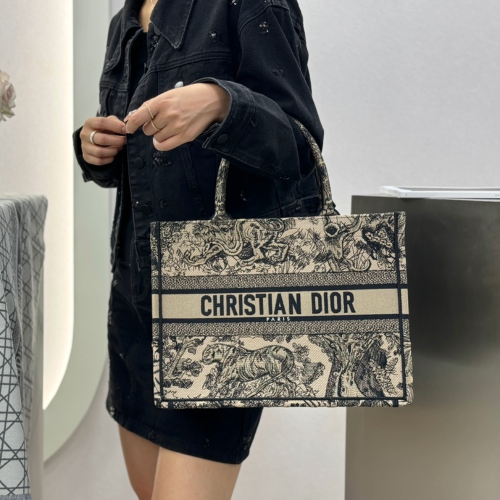 디올 미디엄 북 토트백 베이지 트왈 드 주이 자수