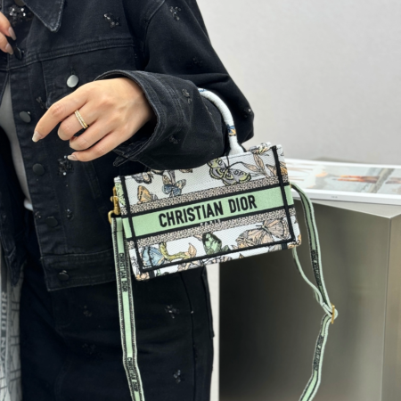 디올 미니 북 토트백 화이트 멀티컬러 멕시코