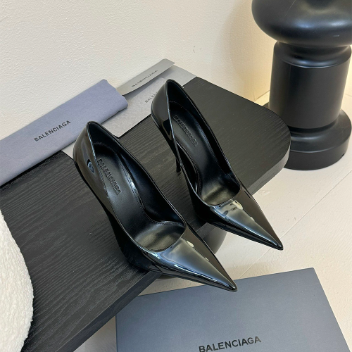 발렌시아가 25SS 유광 소가죽 하이힐