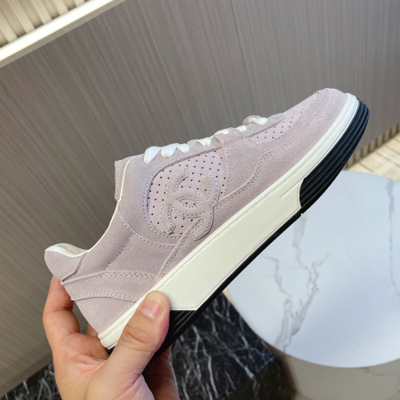 샤넬 카프스킨 & 라이트 핑크 스니커즈