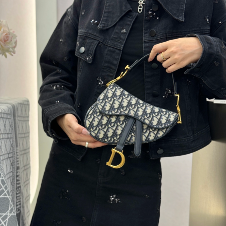 디올 스몰 새들 스트랩 백 오블리크 자카드