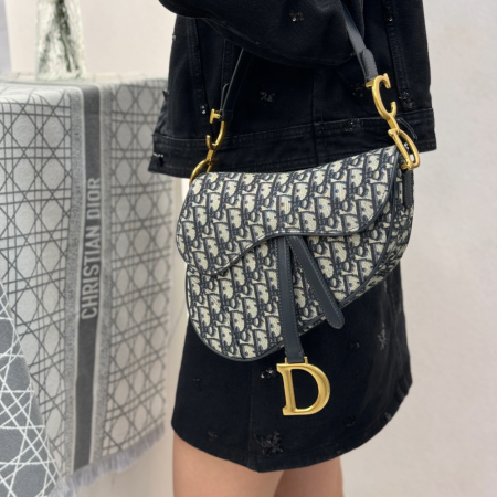 디올 미디엄 새들 스트랩 백 오블리크 자카드