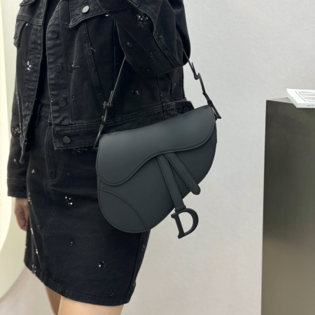 디올 미디엄 새들 스트랩 백 울트라 매트 블랙