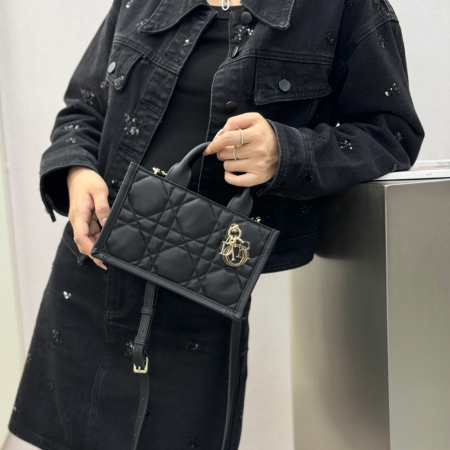 디올 미니 스트랩 북 토트백 매크로까나쥬 블랙