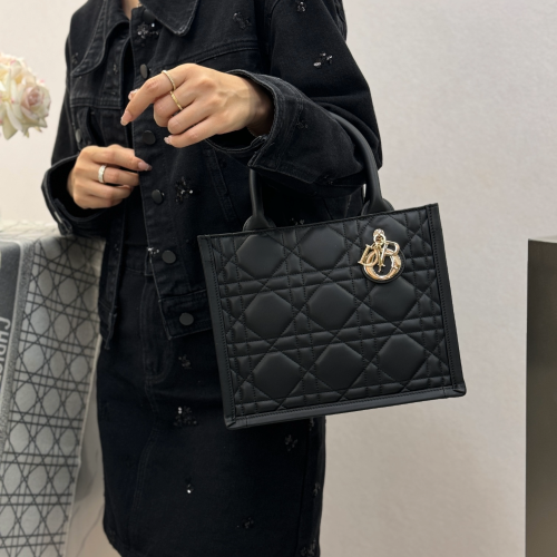 디올 스몰 북 토트백 매크로까나쥬 블랙