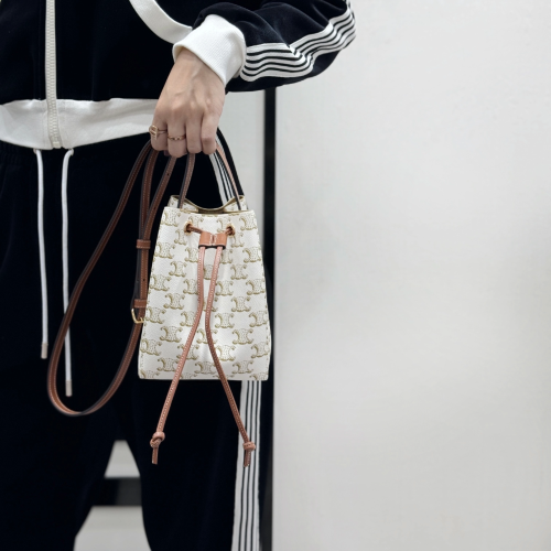 셀린느 미니 버킷백 트리옹프 캔버스 마이크로 세일러 화이트 10M742