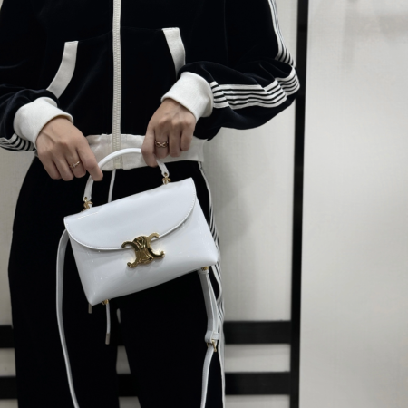 셀린느 틴 니노백 카프스킨 샤이니 화이트 숄더백 118113