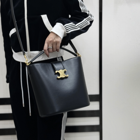 셀린느 미디엄 루이즈백 카프스킨 블랙 116613
