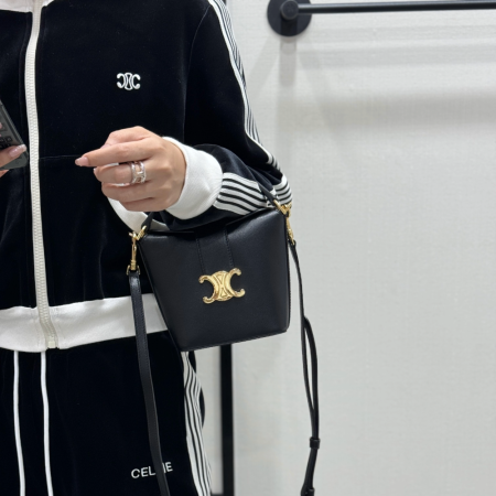 셀린느 트리오페 미니 버킷백 블랙 10K943