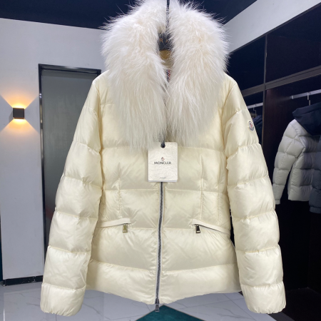 몽클레어 보에드 쇼트 다운 자켓 화이트