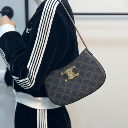 셀린느 탄 미디엄 트리옹프 틸리 숄더백 115703